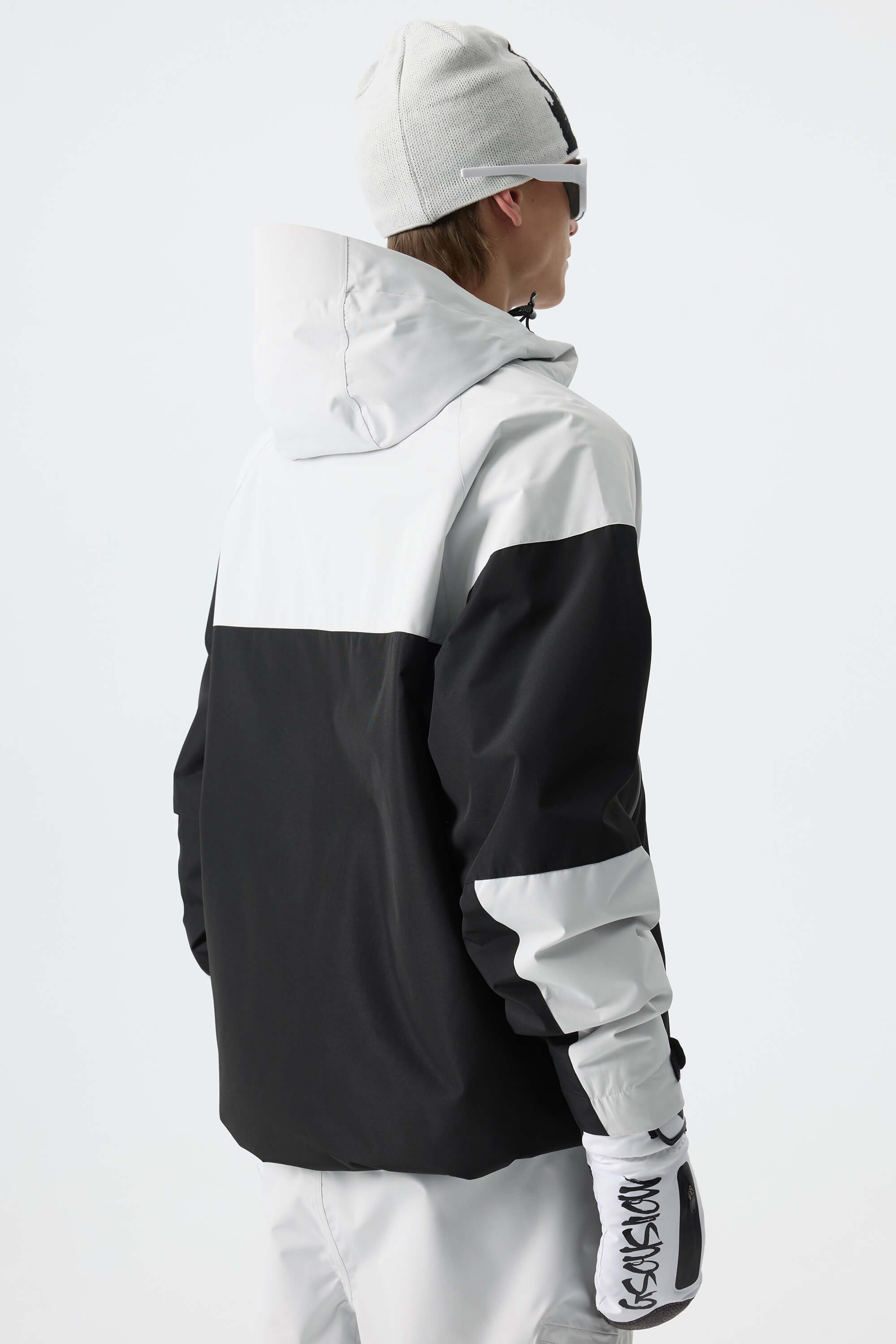 Men's Color-Block Light Grey & Black Structured Insulated Snow Jacket